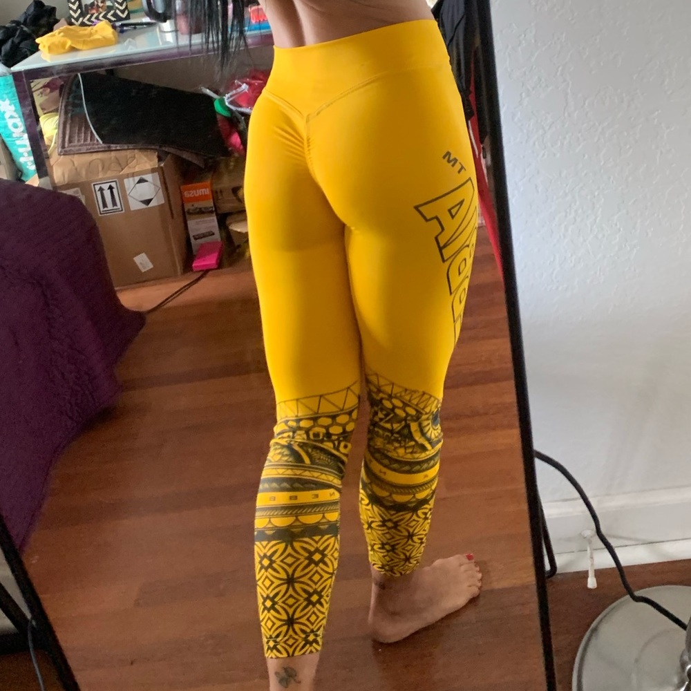 Nebbia tattoo leggings booty scrunch